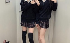 泳池里强摁做开腿呻吟漫画动漫